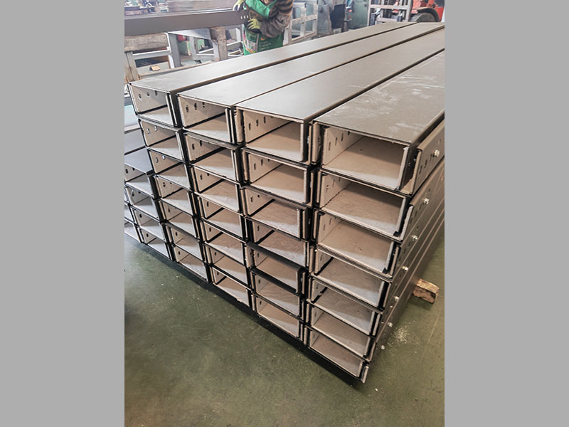 内衬耐火板桥架